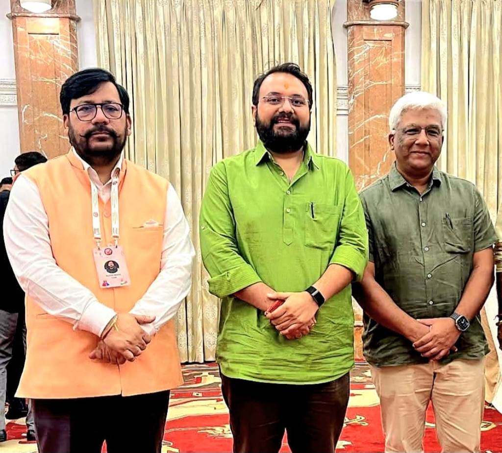 Rajesh Bagha and Dr Hemang Joshi MP Vadodara met Maharaja Shrimant Samarjit Singh Gaekwad of Vadodara